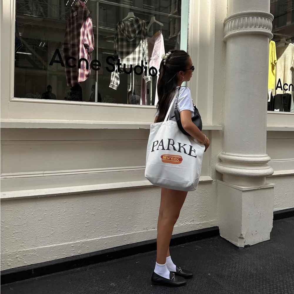 Parke NYC hotdog exclusive tote bag - Picture 6 of 9